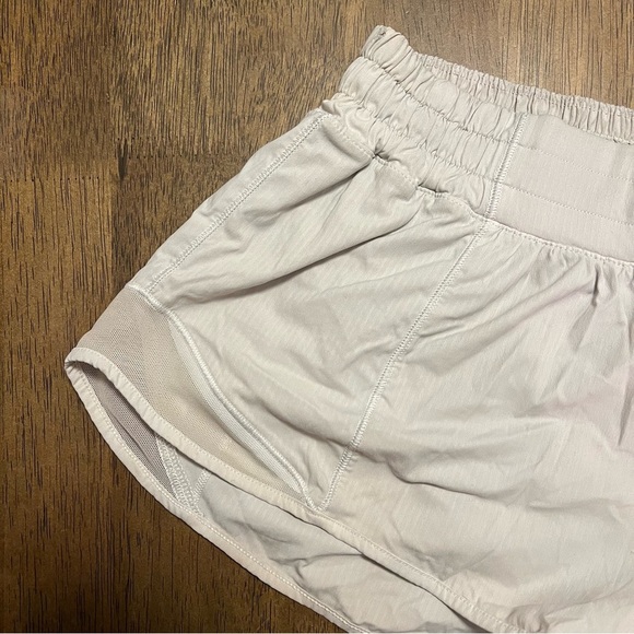 Lululemon Hotty Hot Short II 2.5” Size 6 in Dark Chrome Women’s - Picture 5 of 14